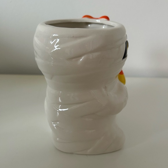 🖤New Halloween Mummy Girl Holding Candy Corn Hand Painted Ceramic Mug🎃 - Picture 4 of 7